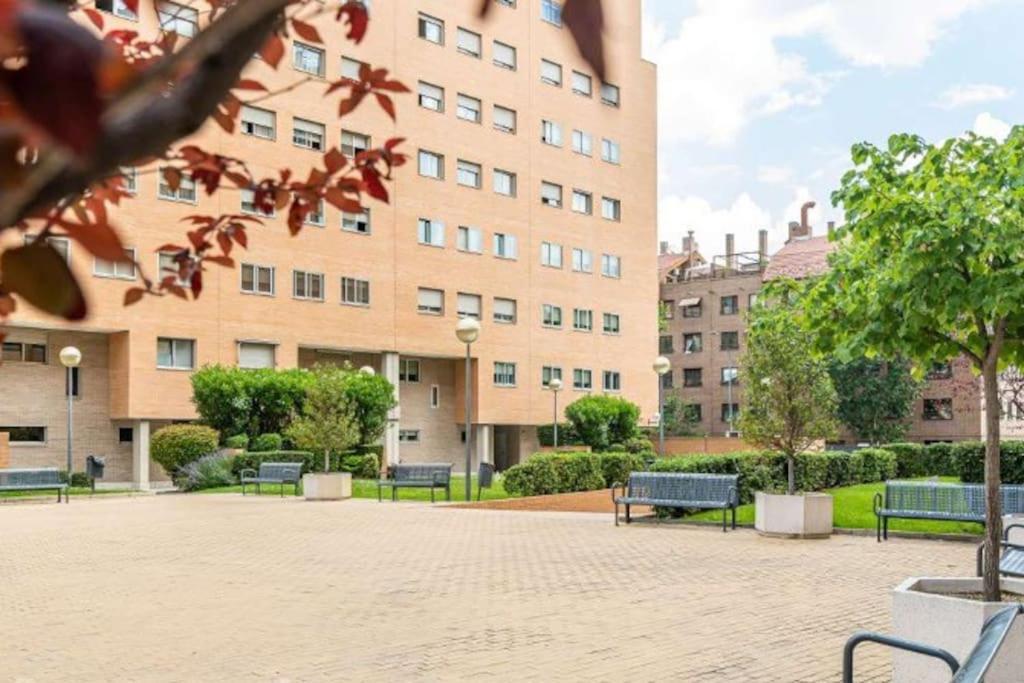 Impresionante Apartamento De 4 Dormitorios 3 Banos Y 2 Plazas De Garaje Мадрид Екстериор снимка