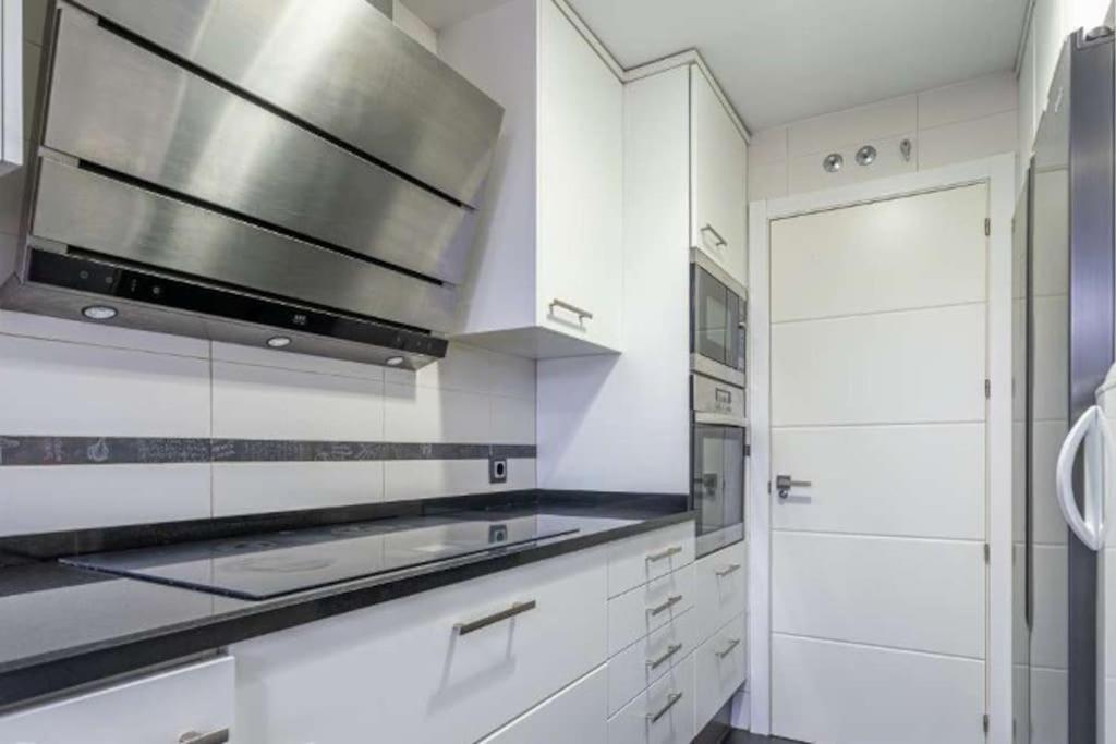 Impresionante Apartamento De 4 Dormitorios 3 Banos Y 2 Plazas De Garaje Мадрид Екстериор снимка