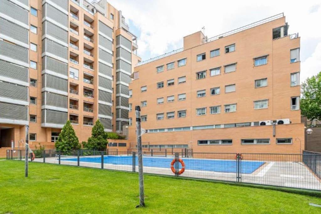 Impresionante Apartamento De 4 Dormitorios 3 Banos Y 2 Plazas De Garaje Мадрид Екстериор снимка