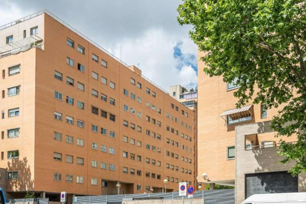 Impresionante Apartamento De 4 Dormitorios 3 Banos Y 2 Plazas De Garaje Мадрид Екстериор снимка