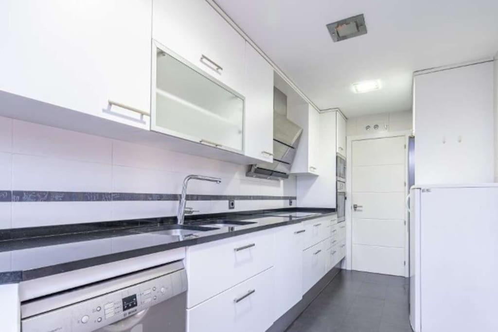Impresionante Apartamento De 4 Dormitorios 3 Banos Y 2 Plazas De Garaje Мадрид Екстериор снимка