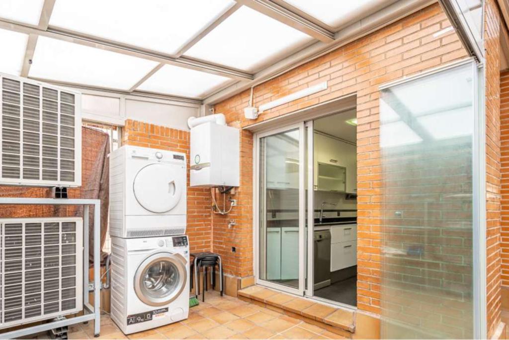 Impresionante Apartamento De 4 Dormitorios 3 Banos Y 2 Plazas De Garaje Мадрид Екстериор снимка